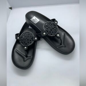 DV Dolce Vita Pilar womens Flip-Flop